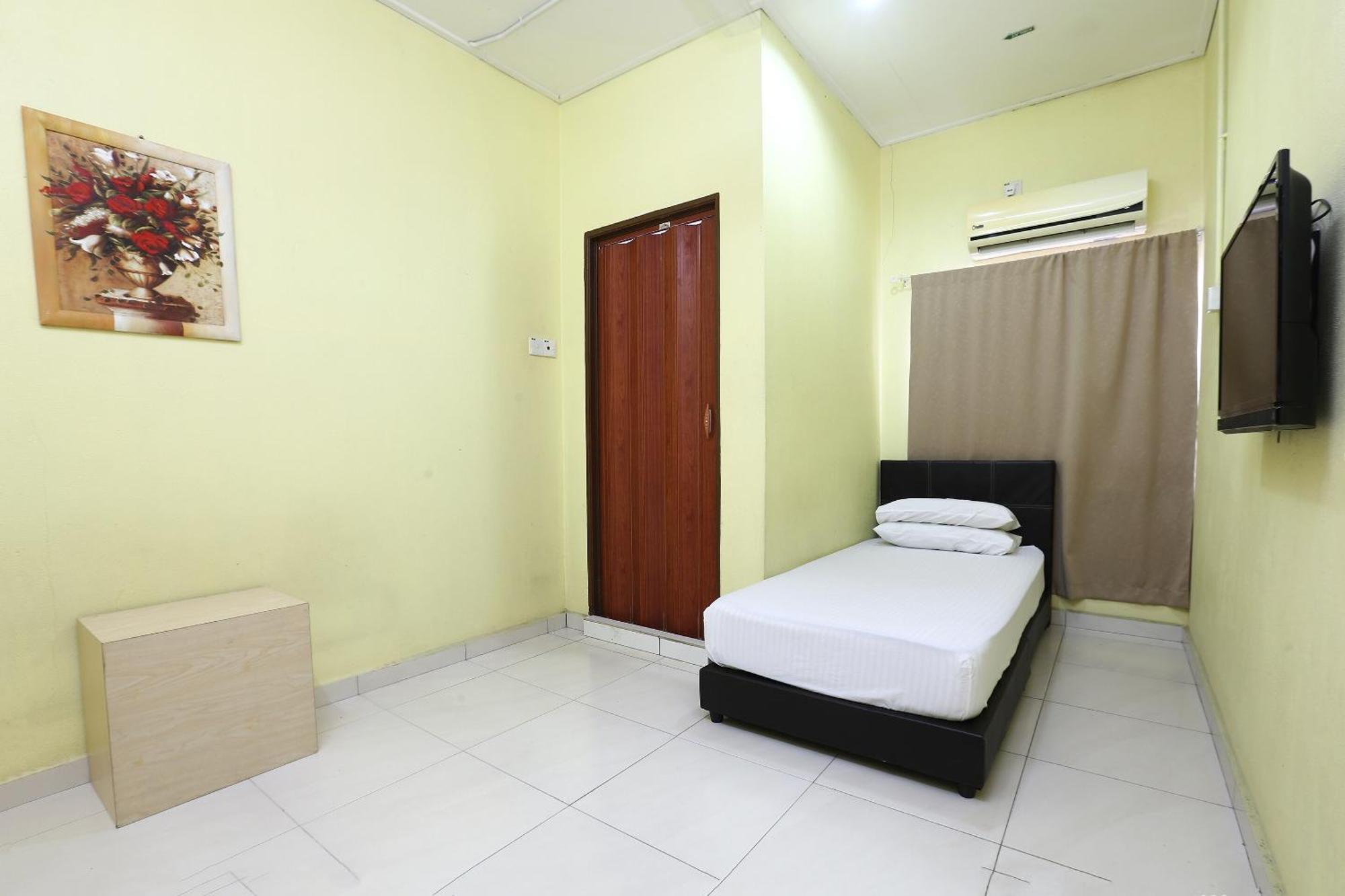Oyo 89925 Innap Kota Bharu Esterno foto