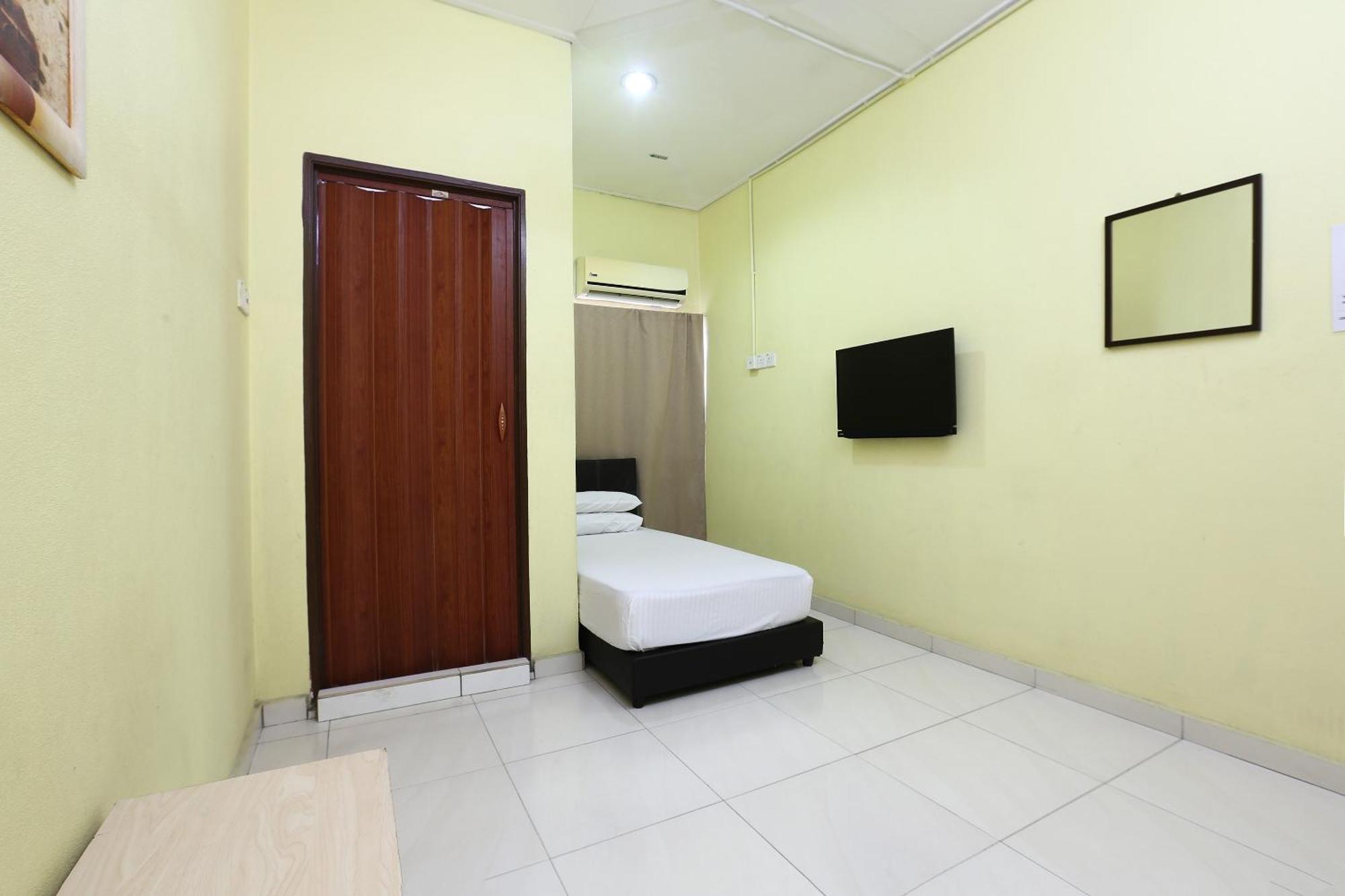 Oyo 89925 Innap Kota Bharu Esterno foto