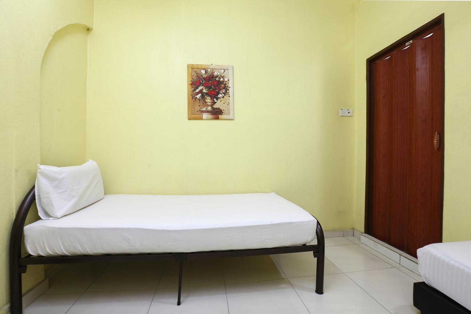Oyo 89925 Innap Kota Bharu Esterno foto