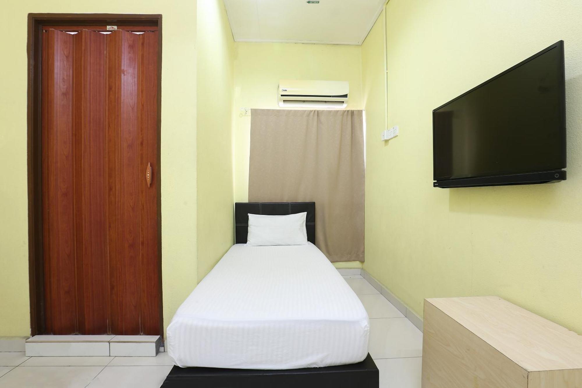 Oyo 89925 Innap Kota Bharu Esterno foto
