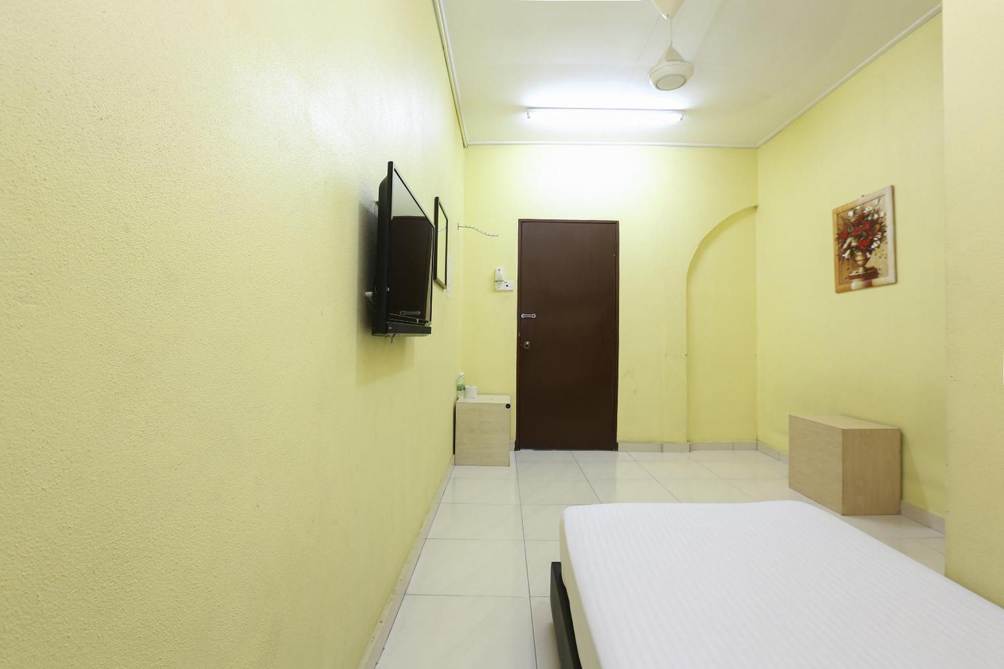 Oyo 89925 Innap Kota Bharu Esterno foto